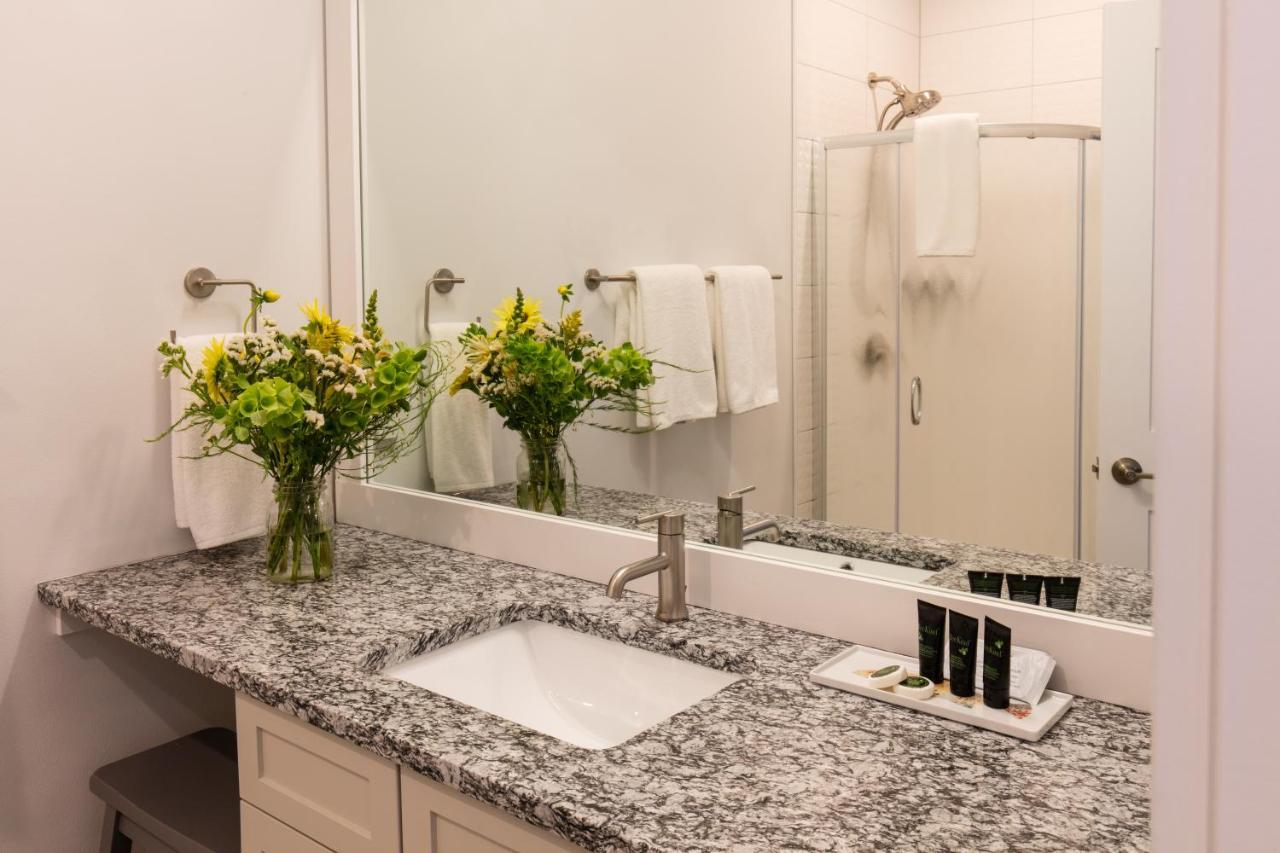 The Web Suites - photo 17