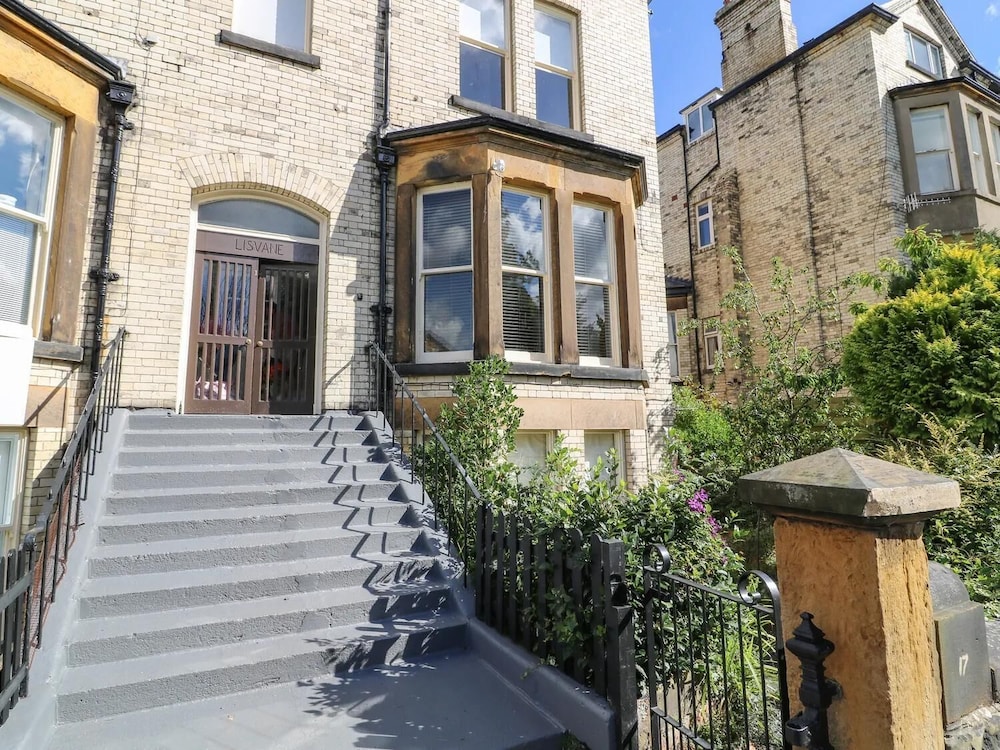 Apartment Located Centrally for up to 4 Guests — 4-Star Luxury Hotel in Scarborough, United Kingdom