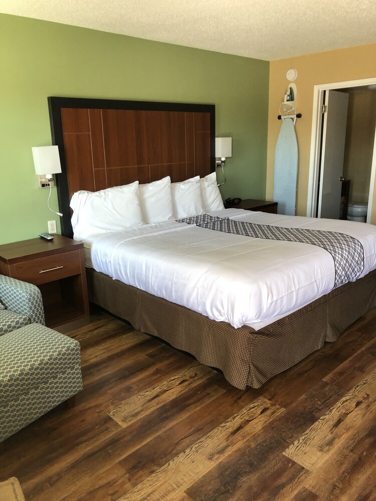Knight's Inn Motel - photo 27
