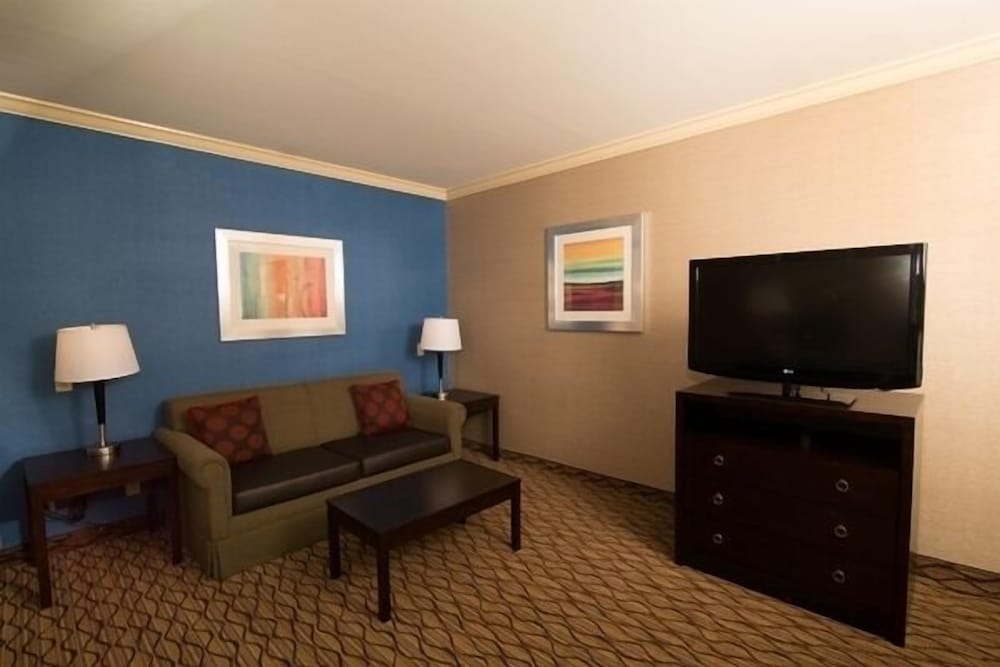 Holiday Inn Express Port Hueneme by IHG - photo 12