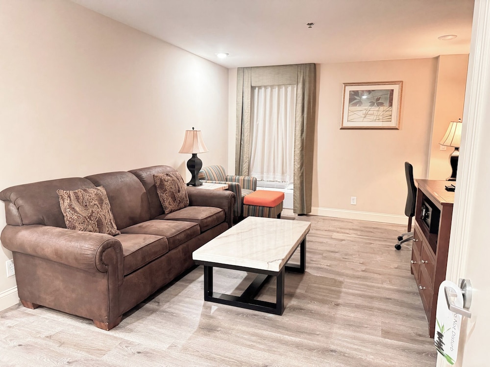 Clayton Plaza Hotel & Extended Stay - photo 9