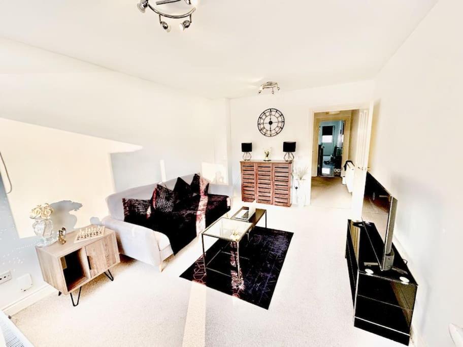 Reading Getaway For Families & Business & Parking