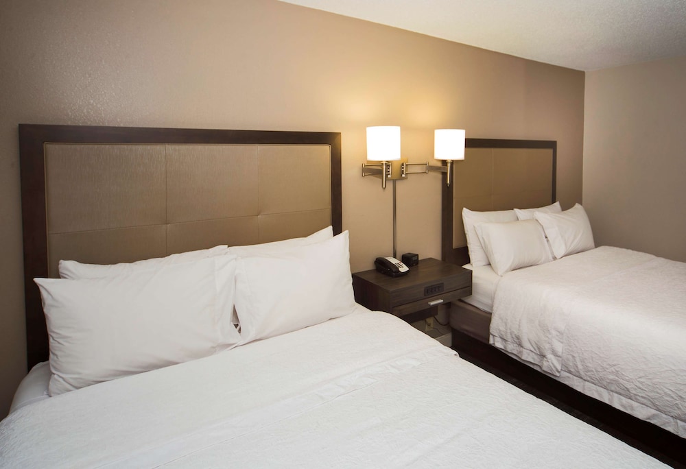 Hampton Inn & Suites Valdosta Conference Center - photo 52