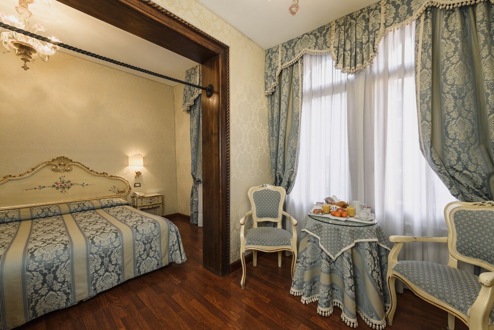 Locanda Al Leon - last minute hotel in Venice