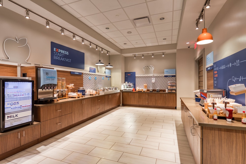 Holiday Inn Express & Suites Charlotte South End by IHG - photo 88