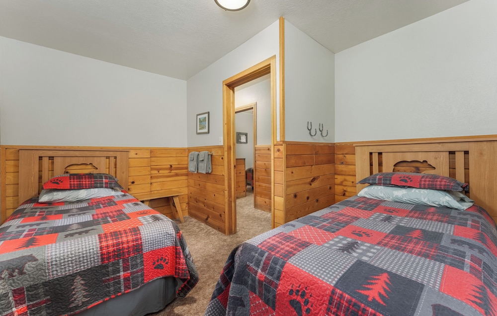 Bear Paw Lodge & Vacation Homes - photo 7