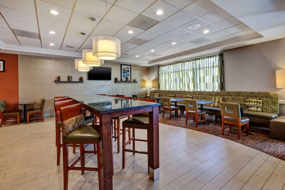 Hampton Inn College Park - photo 7