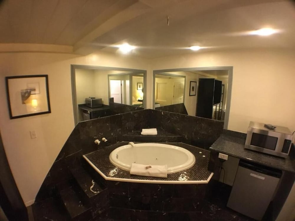 Sterling Gardens Hotel - photo 39