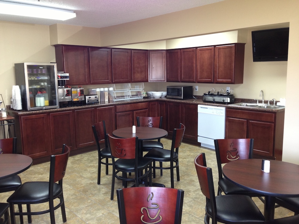 New Victorian Inn and Suites - photo 27