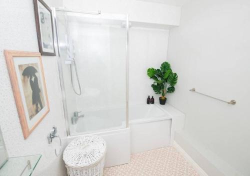 Pelican Stylish 2 Bed Apartment Close To Beach & Town