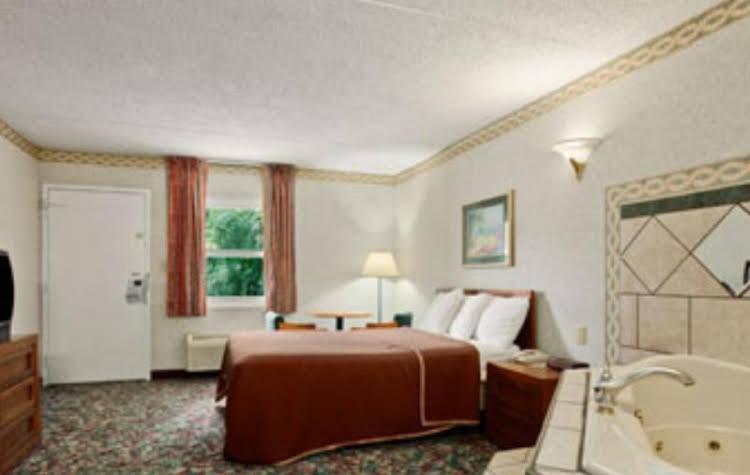Knights Inn Carlisle - photo 9
