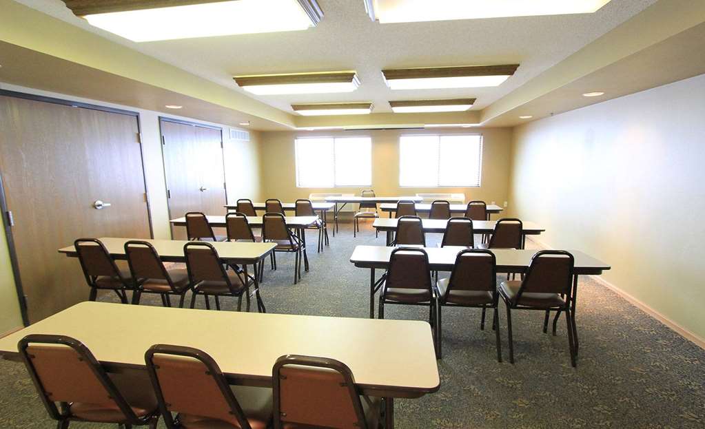 AmericInn by Wyndham Cedar Rapids Airport - photo 27