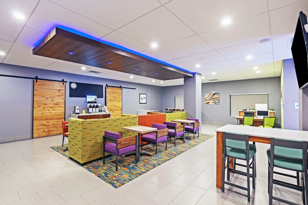 Holiday Inn Express & Suites Perryton by IHG - photo 20