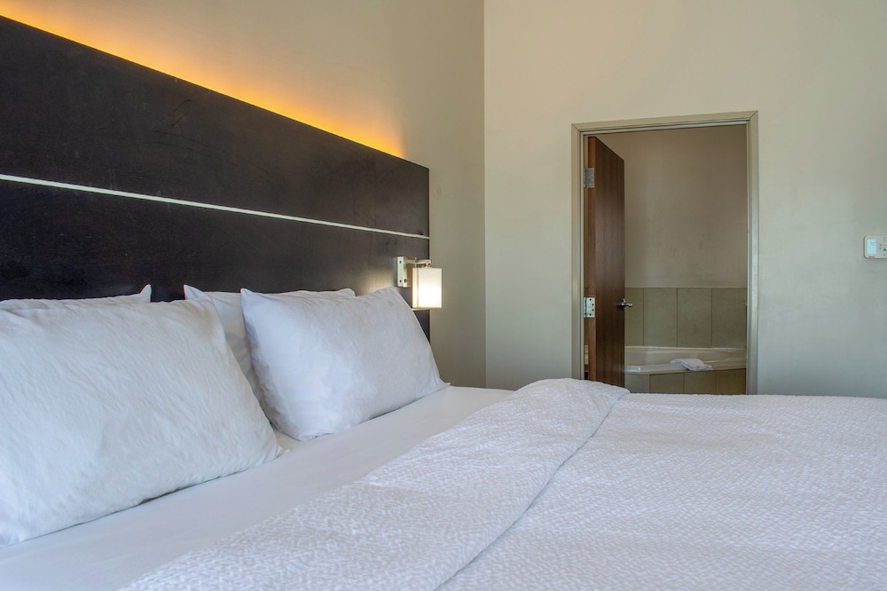 Holiday Inn Express & Suites Yorkville by IHG - photo 5