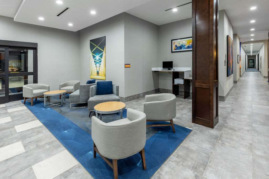 La Quinta Inn & Suites by Wyndham Dallas Frisco Stadium - photo 36