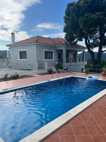 Villa Ouranos in Pefkias — 4-Star Luxury Hotel in Skopelos, Greece