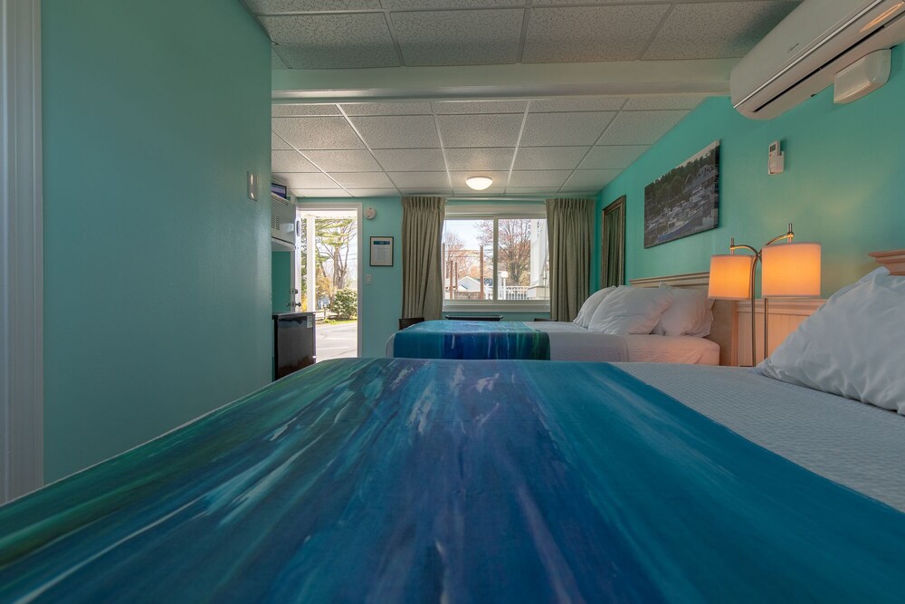 Footbridge Beach Motel - photo 35