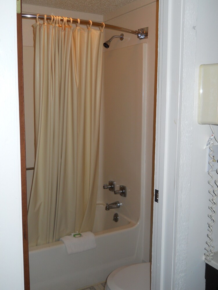 Value Inn Milwaukee Airport South - photo 18
