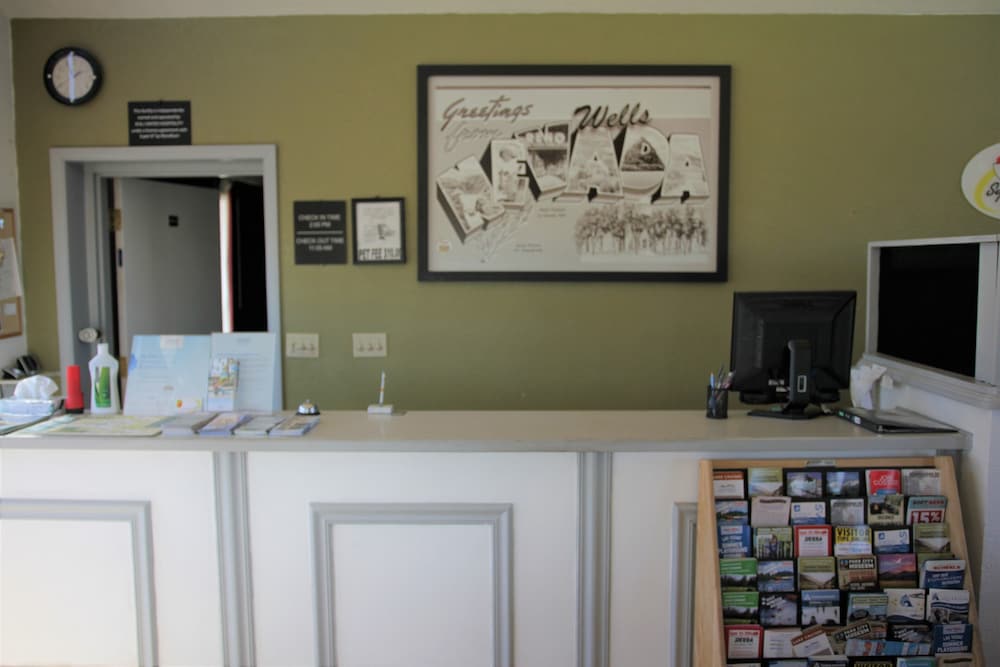 Super 8 by Wyndham Wells - photo 4