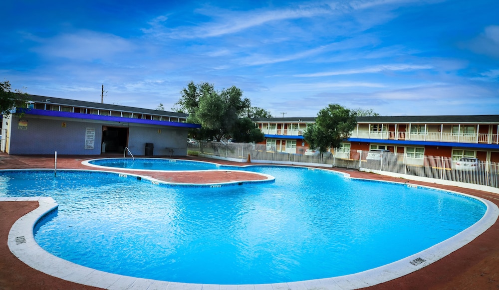 La Hacienda Hotel in Laredo, United States