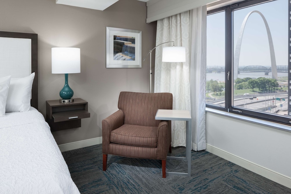 Hampton Inn St. Louis Downtown at the Gateway Arch - photo 24