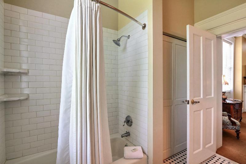 The Presidents Quarters Inn - photo 36
