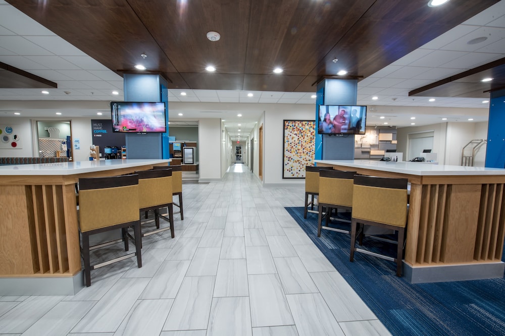 Holiday Inn Express & Suites Lake Charles South Casino Area by IHG - photo 7