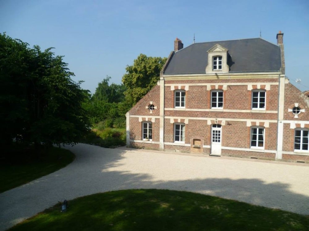 Les 3 Tilleuls - carbon neutral hotel in Roye
