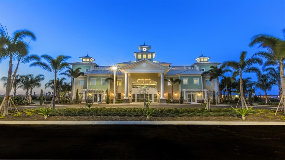 The Encore Club at Reunion Six Bedroom Villa EC013 Kissimmee — 4-Star Luxury Hotel in Kissimmee, United States