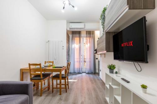Duomo 10MIN Shopping District Apartment — 4-Star Luxury Hotel in Milan, Italy