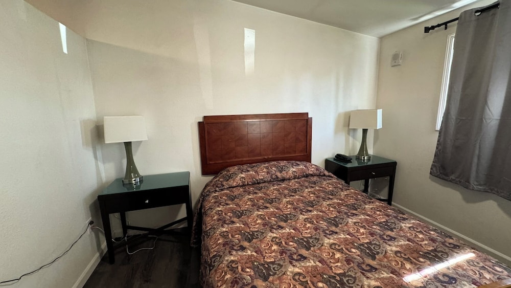 Golden Kent Motel - photo 25