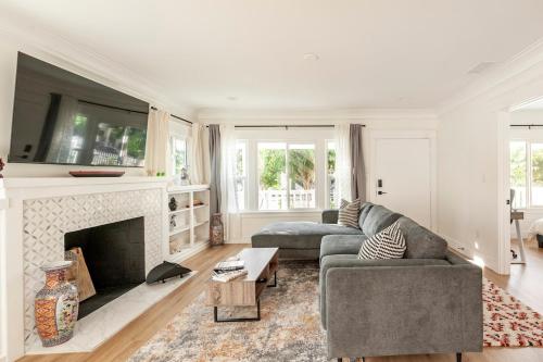 Stylish Gated Retreat in East Hollywood with Parking — eco-hotel in Los Angeles