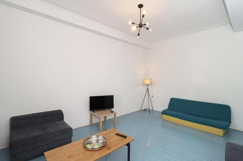 Modern Apartment Next to Stamba and Rooms