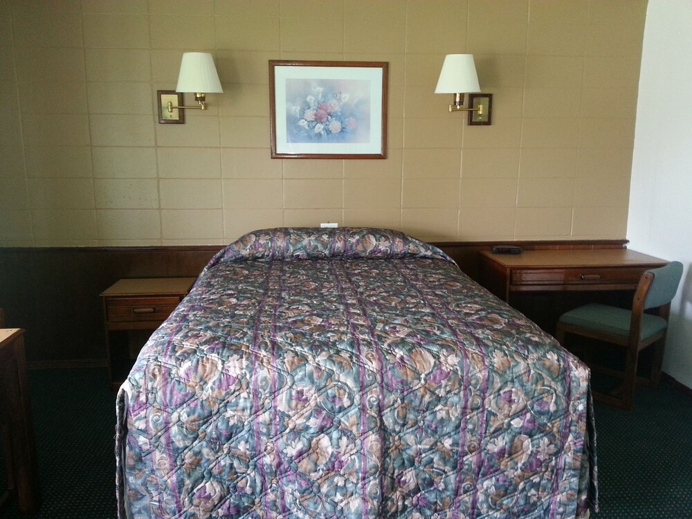 Spinning Wheel Motel - photo 7