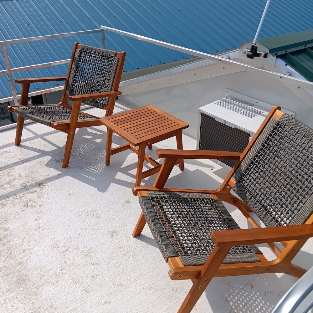 Aqua Lodges at Hurricane Hole Marina - photo 22