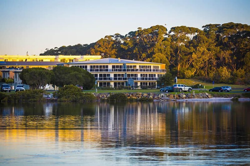 Waterview Luxury Apartments — 4-Star Luxury Hotel in Merimbula, Australia