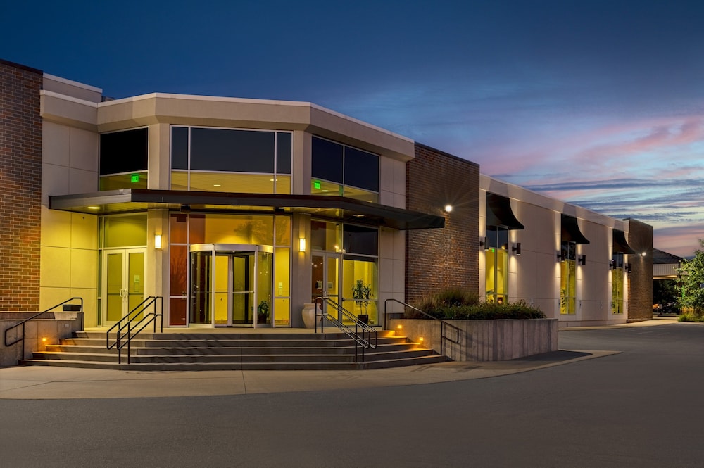 Holiday Inn Des Moines Airport Conf Center an IHG Hotel - photo 2