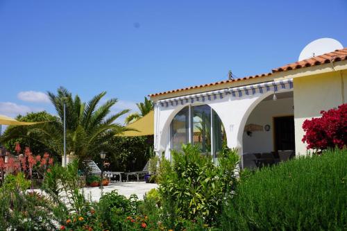 Villa Hanna mit Meerblick — 4-Star Luxury Hotel in Pissouri, Cyprus