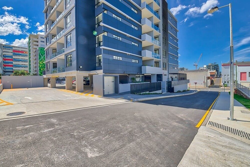 Adorable Fresh 1BR Apt with parking Central WIFI — 4-Star Luxury Hotel in Brisbane, Australia