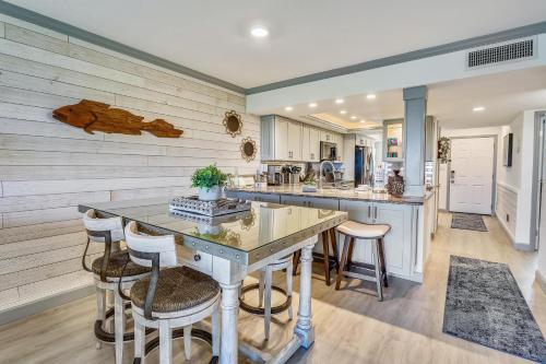 Land’s End 10 202 Beach Front Premier in Saint Pete Beach, United States