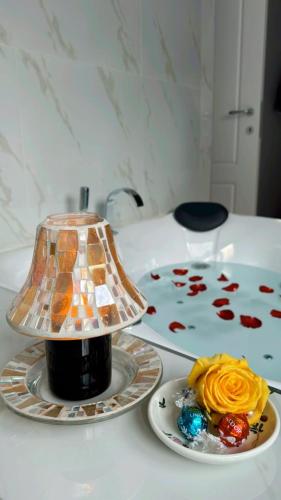 La casa di Raysa con idromassaggio vicino al Duomo — 4-Star Luxury Hotel in Milan, Italy
