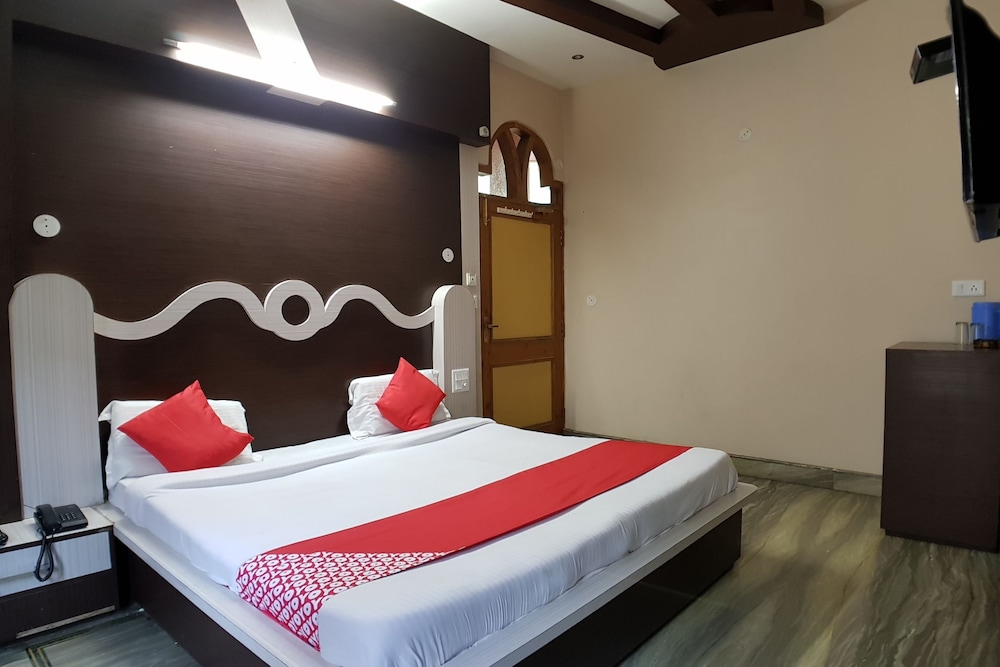 Oyo 30576 Satyam Regency — Chamba