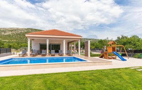 Cozy Home In Primorski Dolac With Wifi — 5-Star Luxury Hotel in Primorski Dolac, Croatia