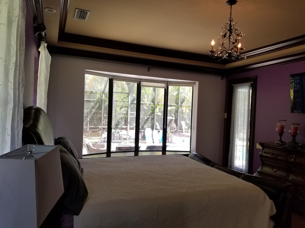 Mansion Getaway Sleeps 24 - photo 7