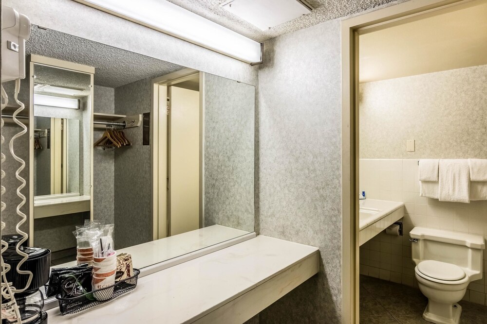 Rodeway Inn & Suites Fresno - photo 33