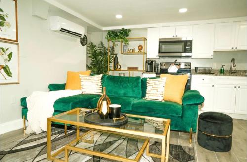 Modern 1BR Unit with Free Parking Walk to Metro in Washington, United States