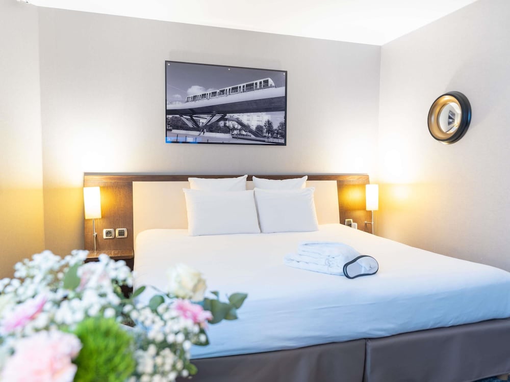 Mercure Rennes Cesson — 4-Star Luxury Hotel in Cesson-Sevigne, France