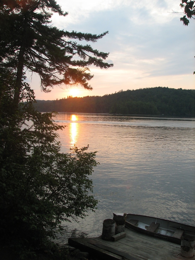 Kiwassa Lake Bed & Breakfast and Cabins