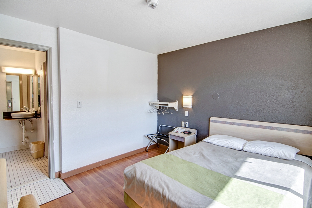 Studio 6 Grand Prairie TX - photo 3