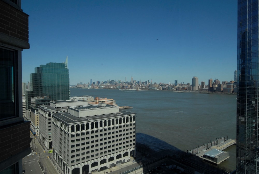 Global Luxury Suites at Exchange - photo 18